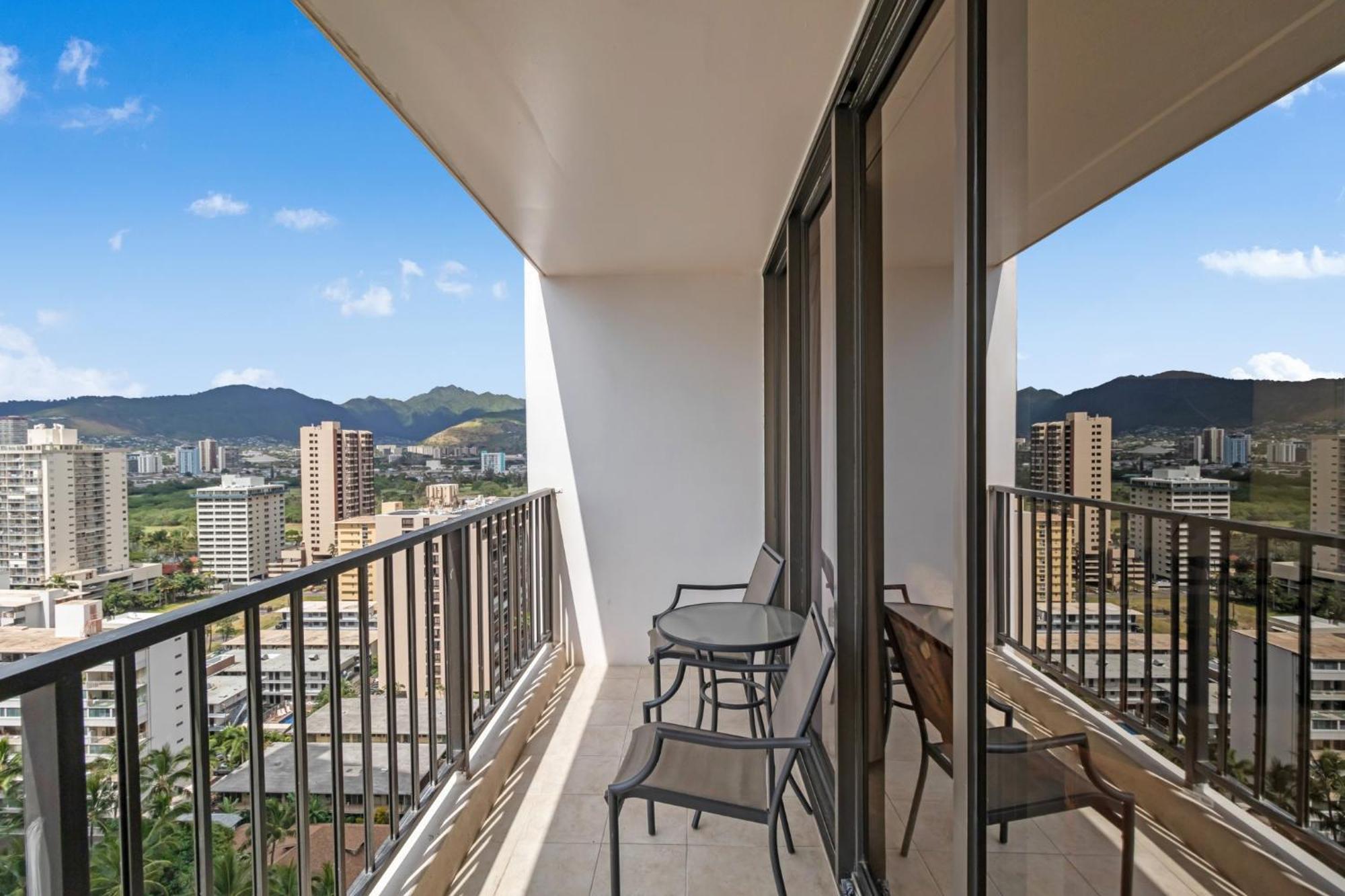 Oceanview Upper Floor Waikiki With King Bed & Free Parking