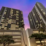 Oceanview Upper Floor Waikiki Condo With King Bed & Free Parking