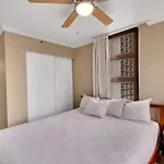 Oceanview Upper Floor Waikiki Condo With King Bed & Free Parking