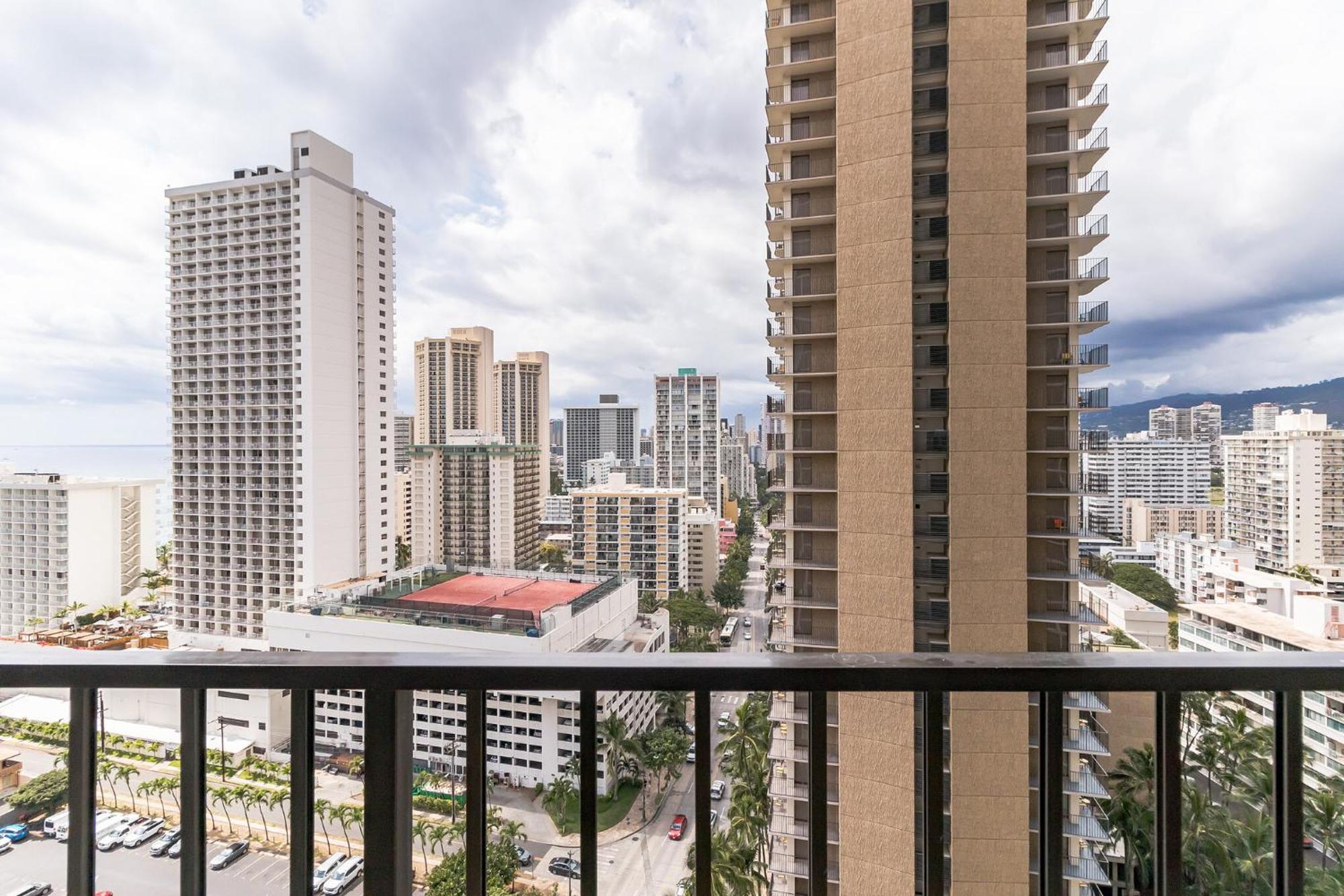 Oceanview Upper Floor Waikiki With King Bed & Free Parking Apartment Honolulu